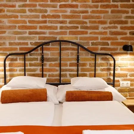 Anova Apartman Gyula Exterior foto
